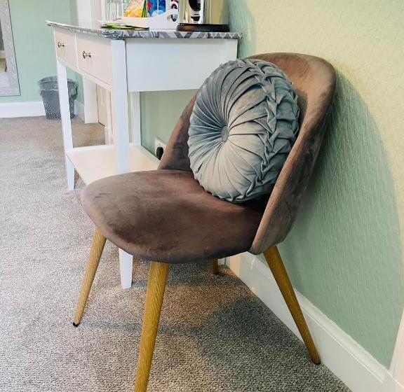 민박 Whinburn Guest House