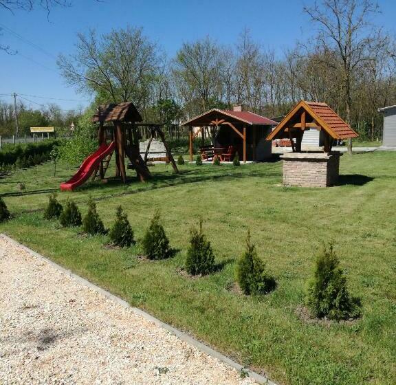 بنسيون Kaptárlevegős Vendégház