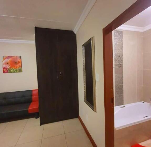 پانسیون Tenacity Guesthouse Riviera Park