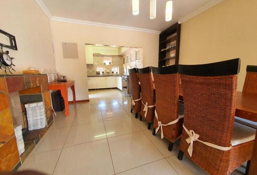 پانسیون Tenacity Guesthouse Riviera Park