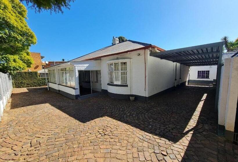 Общежитие Melville House