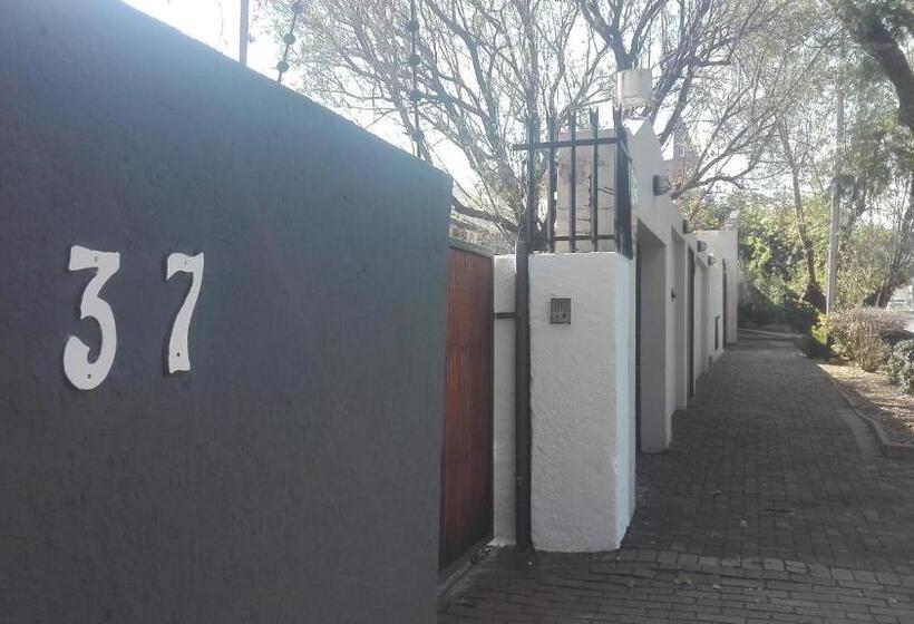 Общежитие Melville House