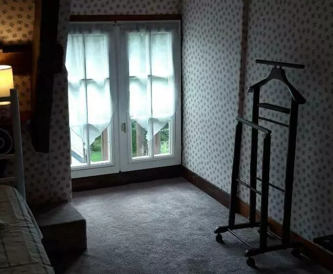 ベッドアンドブレックファースト Le Chalet Suisse   Chambre Aux Fleurs