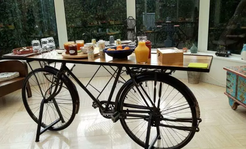 ベッドアンドブレックファースト Le Chalet Suisse   Chambre Aux Fleurs