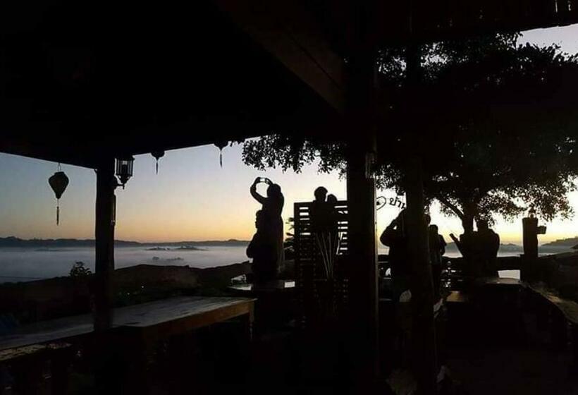 Hotel บ้านไม้ระเบียงภู เขาค้อรีสอร์ท