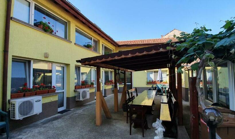 بنسيون къща славяни