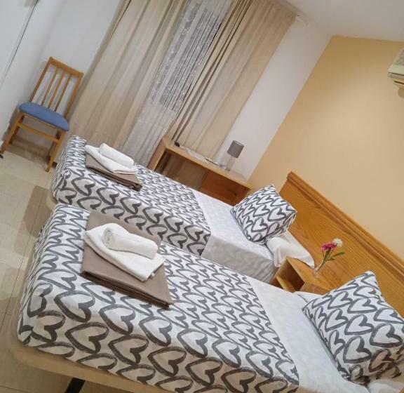 ペンション El Alamo Madrid