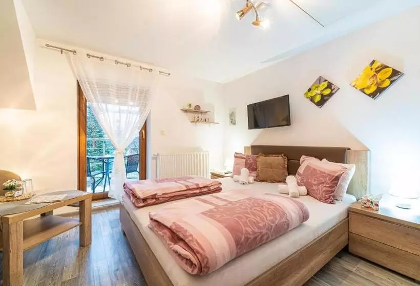 Majatalo Penzión Zunama