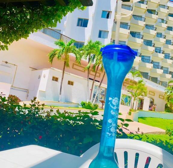 Villa Para 5 Personas 4 Adultos Y 1 Menor En Hotel Tsoro Ixtapa Wifi Gratis