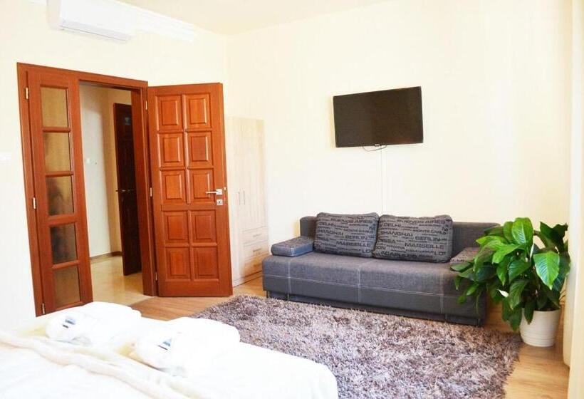 مبيت وإفطار Gyula Wellness Villa