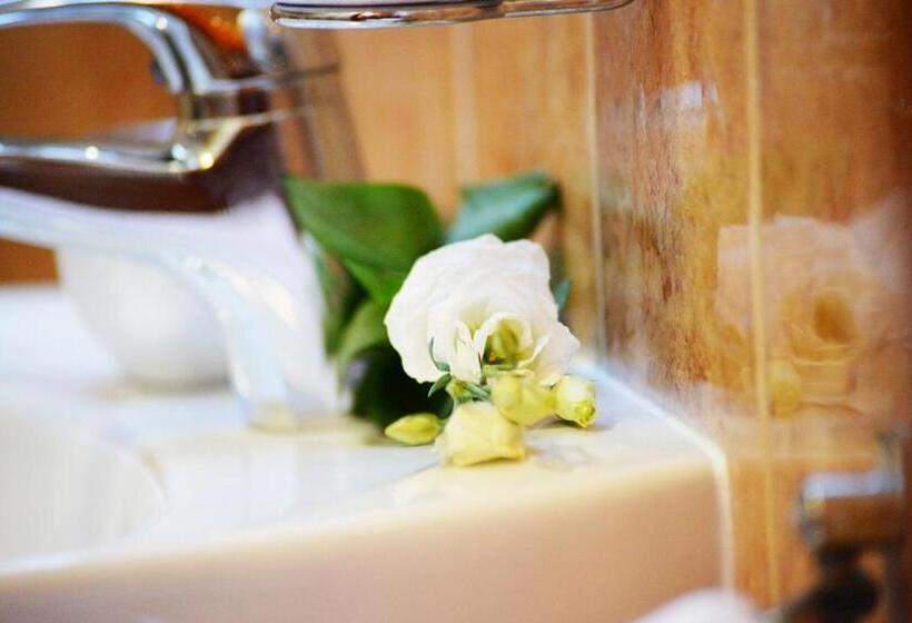 مبيت وإفطار Gyula Wellness Villa