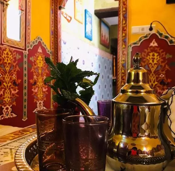 تختخواب و صبحانه Riad Dar Ouezzani