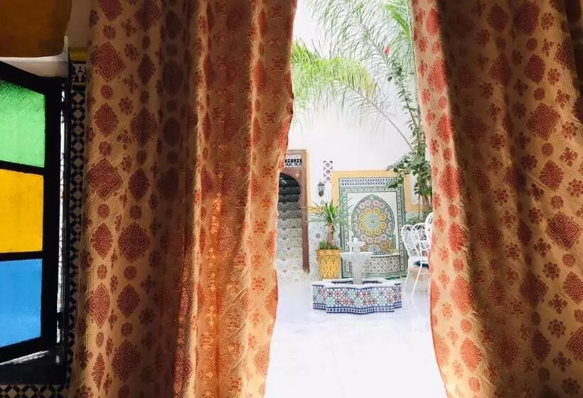 تختخواب و صبحانه Riad Dar Ouezzani