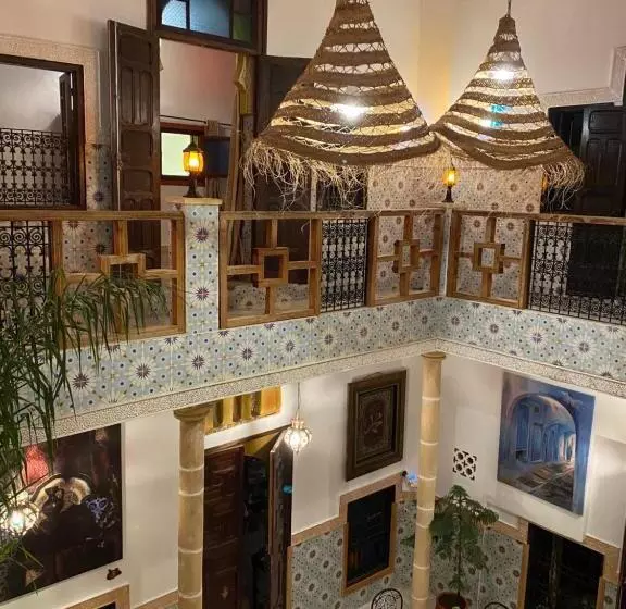 تختخواب و صبحانه Riad Dar Ouezzani