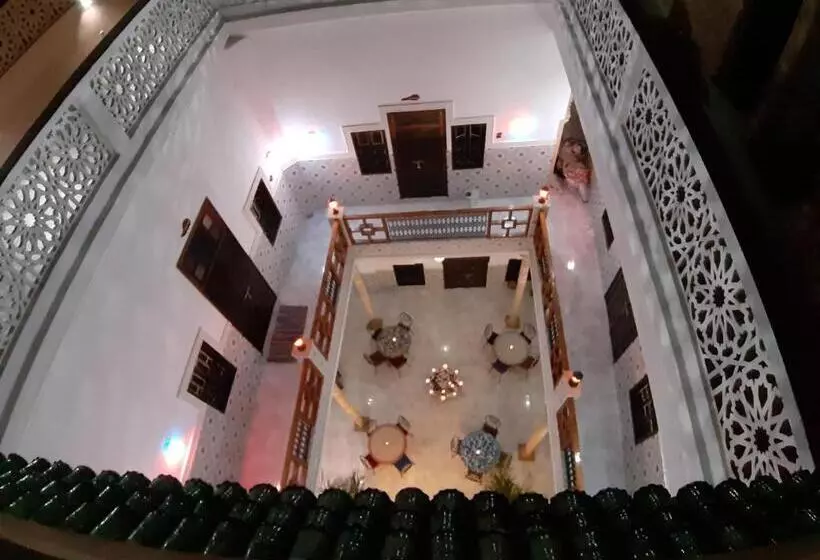 تختخواب و صبحانه Riad Dar Ouezzani