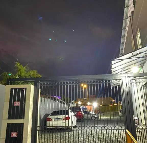 Majatalo Residencial Wall Paraíso