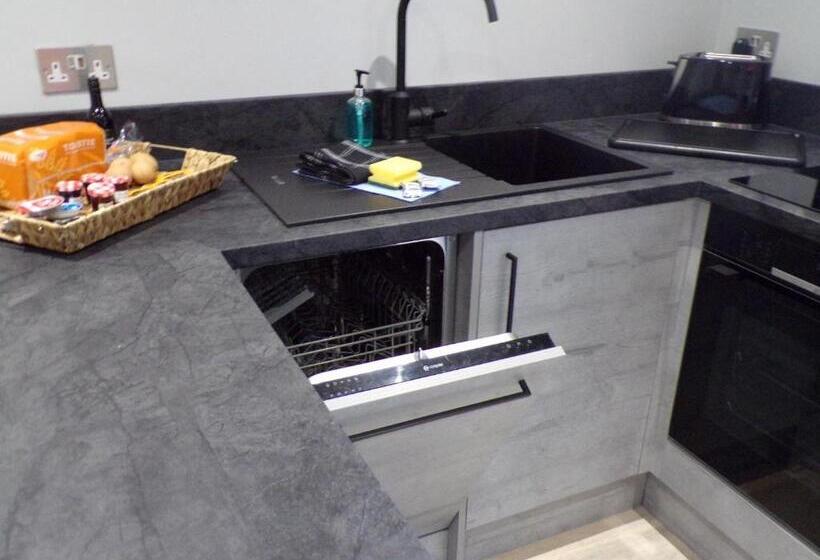 4thedome  Luxury Ground Floor Apartment By The Sea