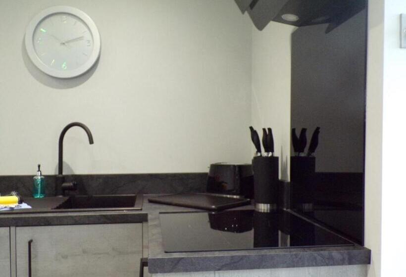 4thedome  Luxury Ground Floor Apartment By The Sea