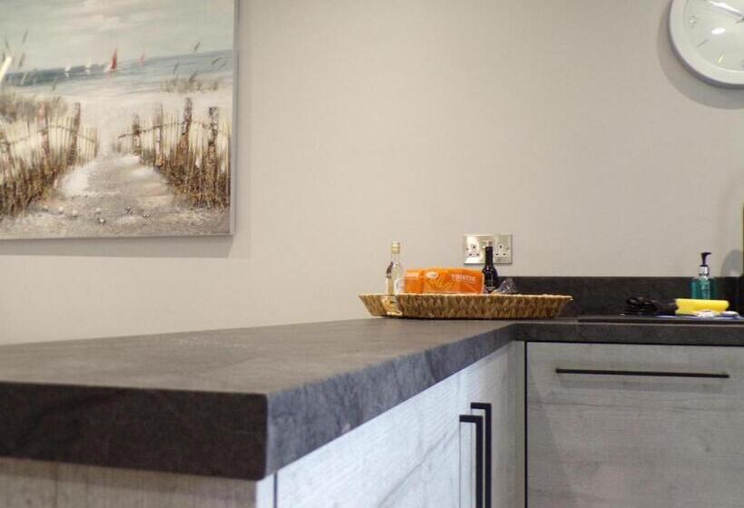 4thedome  Luxury Ground Floor Apartment By The Sea