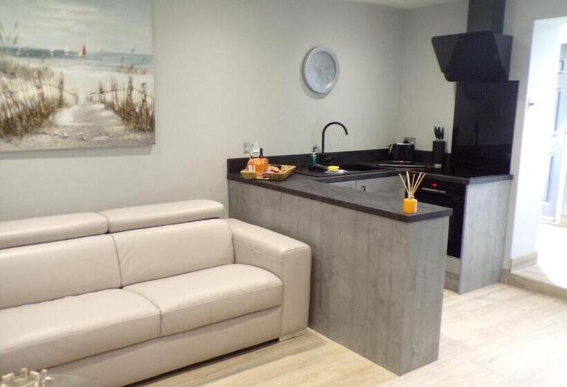 4thedome  Luxury Ground Floor Apartment By The Sea