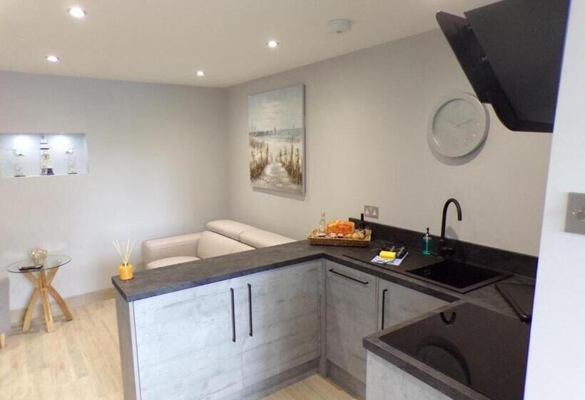 4thedome  Luxury Ground Floor Apartment By The Sea