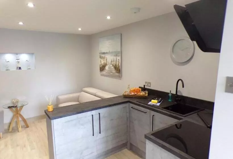 4thedome  Luxury Ground Floor Apartment By The Sea