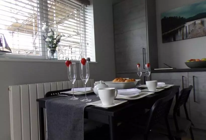 4thedome  Luxury Ground Floor Apartment By The Sea