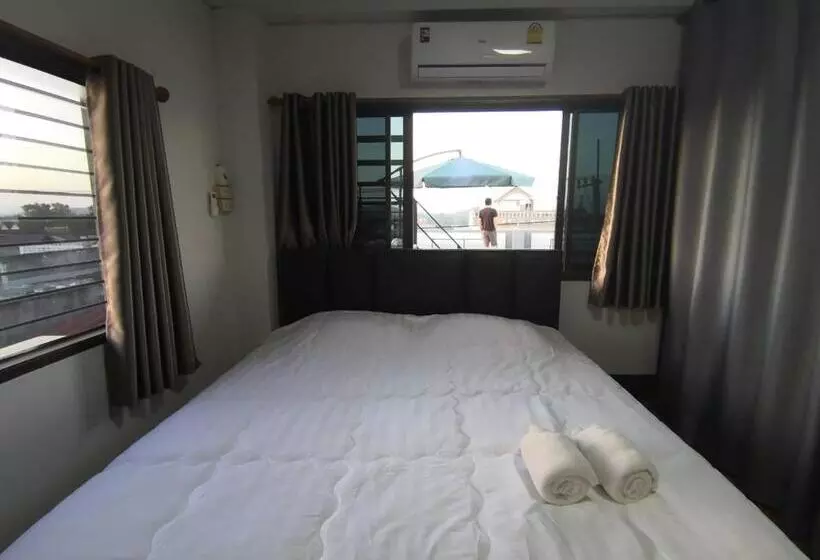 پانسیون บ้านพรศรี Homestay