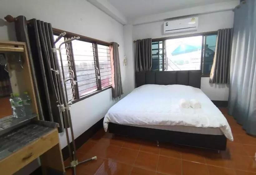پانسیون บ้านพรศรี Homestay