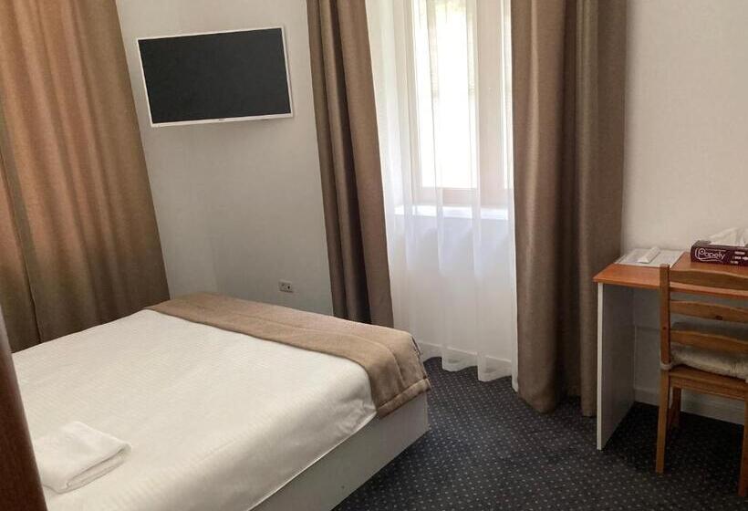 Bed and Breakfast Pensiunea Piscul Cainelui