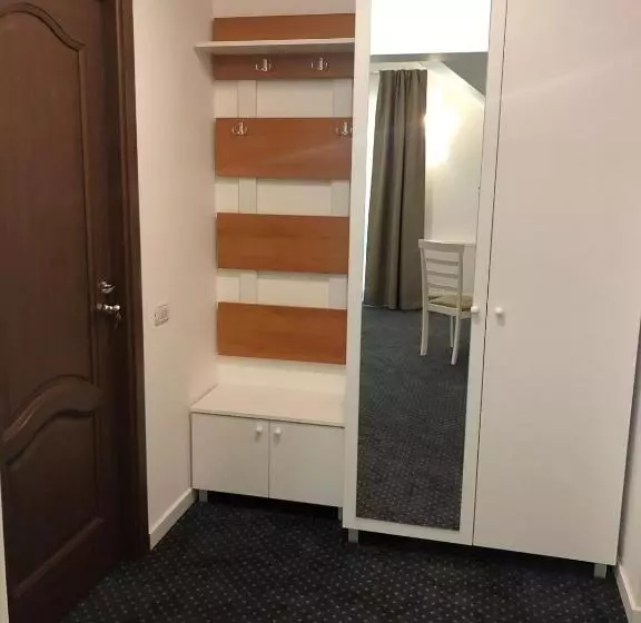 Aamiaismajoitus (B&B) Pensiunea Piscul Cainelui