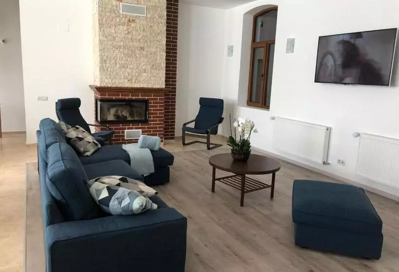 Aamiaismajoitus (B&B) Pensiunea Piscul Cainelui