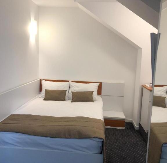 Bed and Breakfast Pensiunea Piscul Cainelui