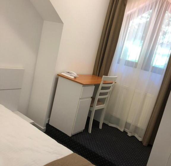 Bed and Breakfast Pensiunea Piscul Cainelui