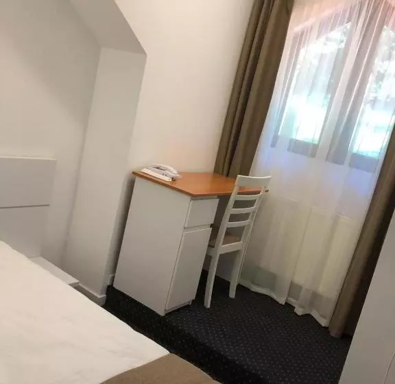 Aamiaismajoitus (B&B) Pensiunea Piscul Cainelui