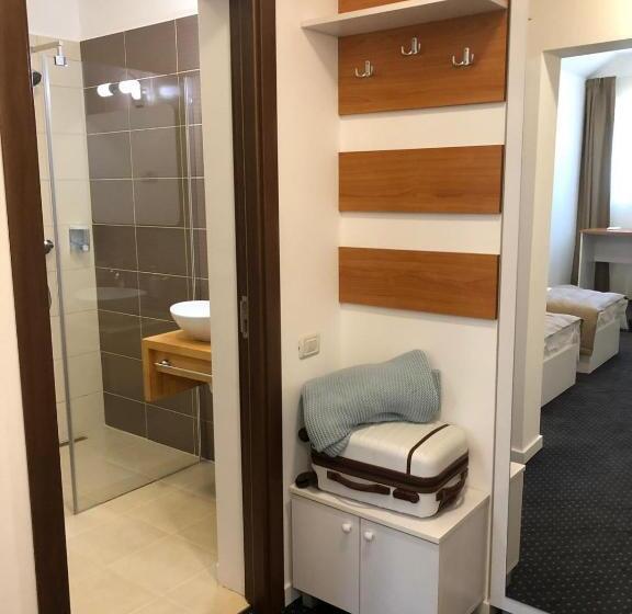 Bed and Breakfast Pensiunea Piscul Cainelui