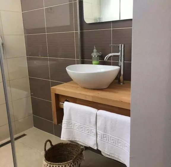 Aamiaismajoitus (B&B) Pensiunea Piscul Cainelui