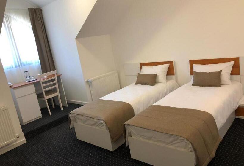 Bed and Breakfast Pensiunea Piscul Cainelui