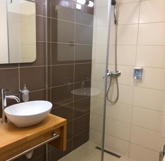 Bed and Breakfast Pensiunea Piscul Cainelui