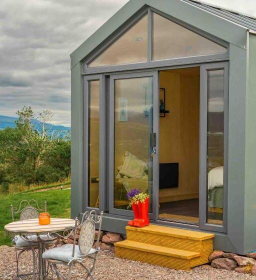 Oaklane Glamping Cabins