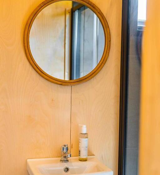 Oaklane Glamping Cabins