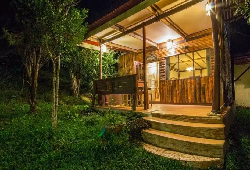 Majatalo บ้านสวนศรเพชร