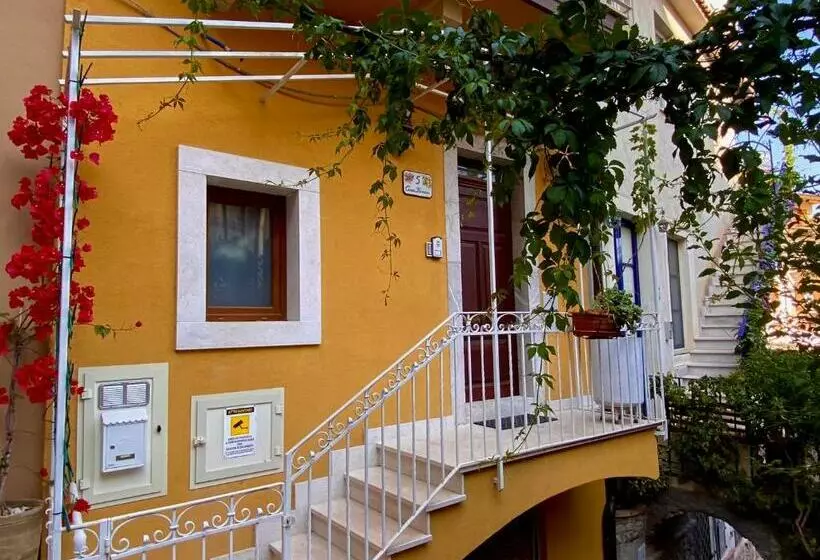 پانسیون Casa Ferrara