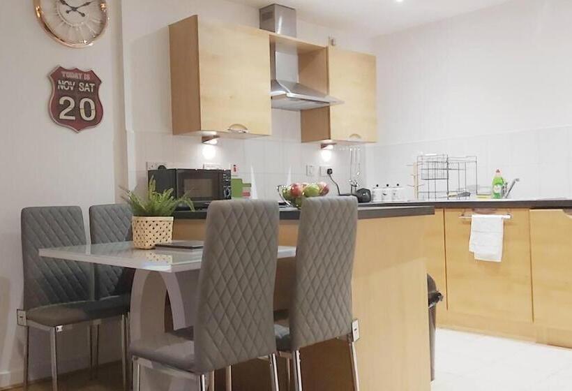 Piquancy Apartments Sheffield City Centre