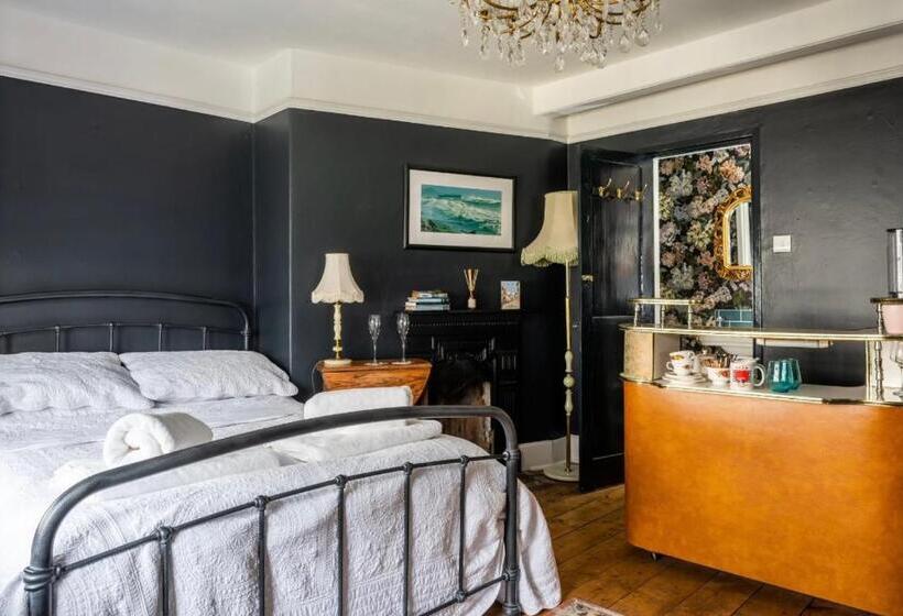 旅馆 Room At The Inn