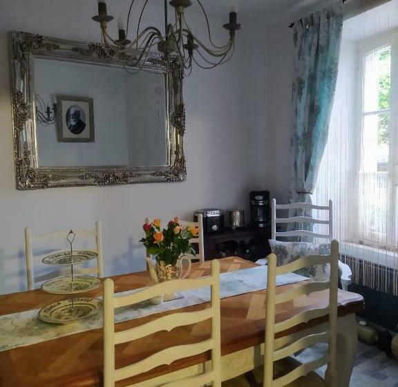 민박 Mountain View Townhouse Quillan