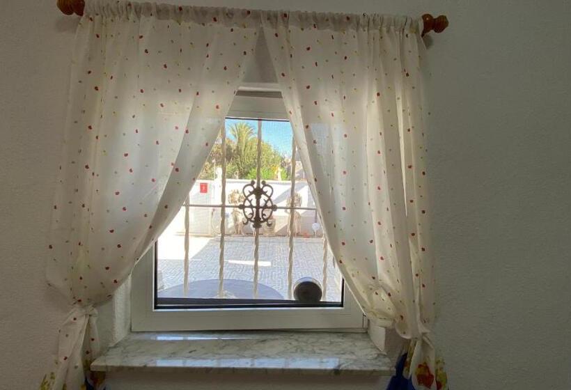 Mama Banana Relax House