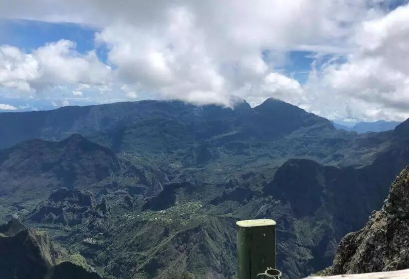 تختخواب و صبحانه Ferme L Eau De Coco