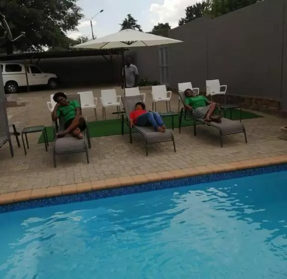 Aamiaismajoitus (B&B) Mzet Guest House