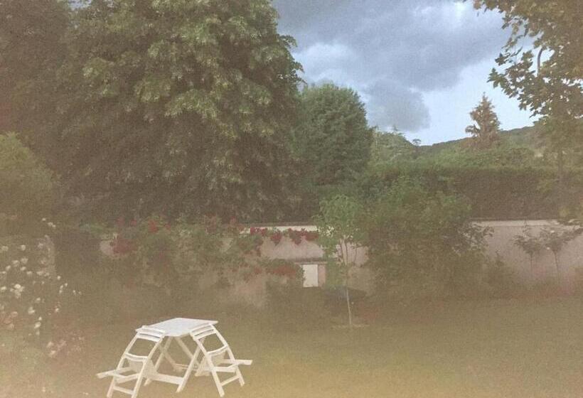 ベッドアンドブレックファースト Rose Garden Mezzanine